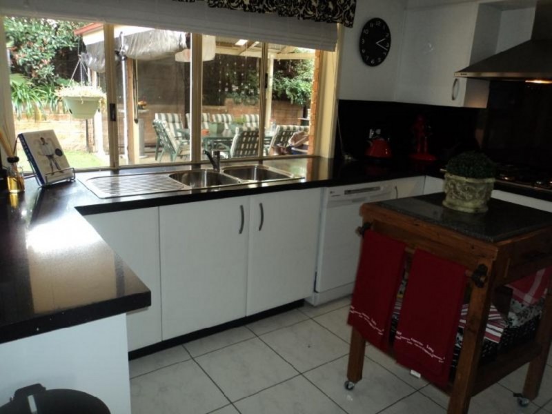 55 Clennam Avenue, Ambarvale NSW 2560