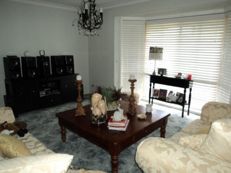 55 Clennam Avenue, Ambarvale NSW 2560