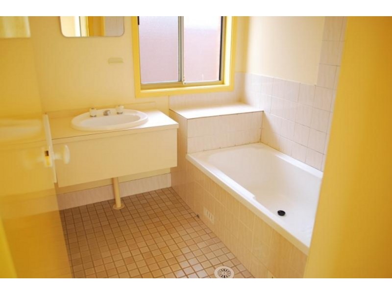 24B Glendower Street, Rosemeadow NSW 2560