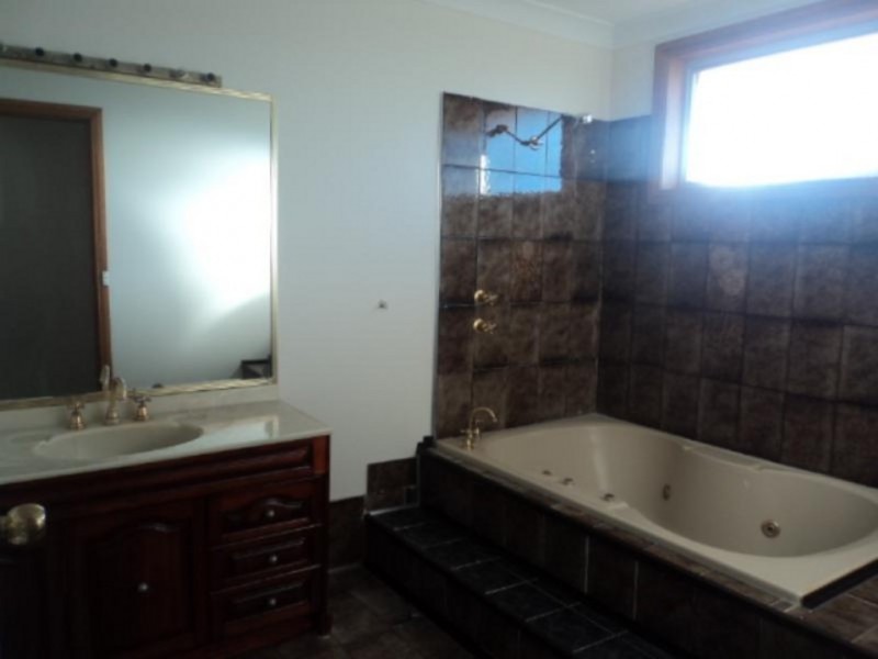 66 Longhurst Road, Minto NSW 2566