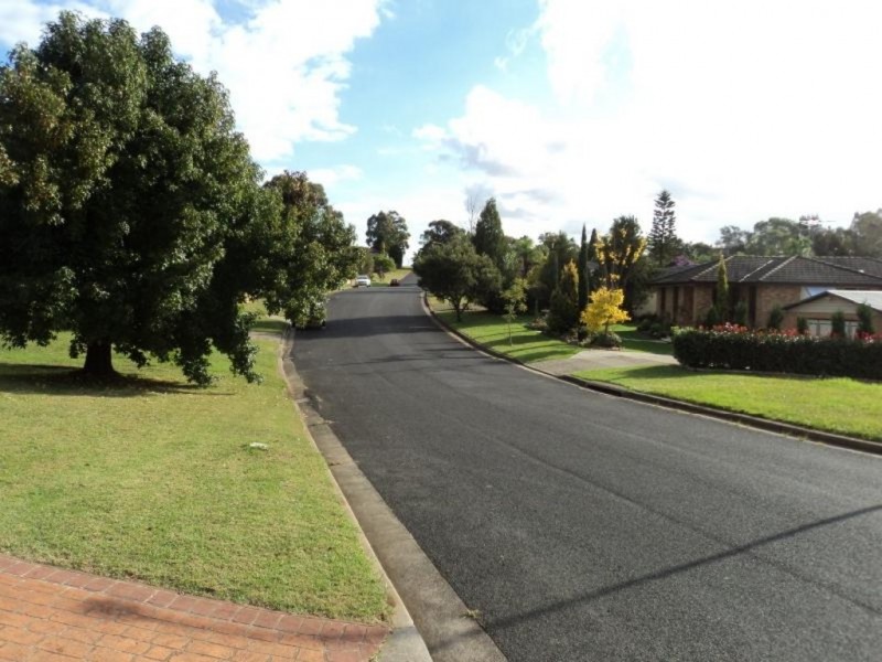 8 Elouera Crescent, Woodbine NSW 2560