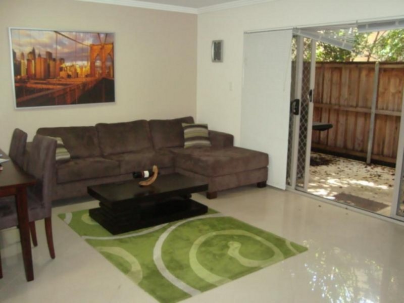 10/13 Chamberlain Street, Campbelltown NSW 2560