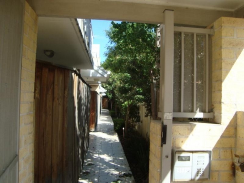 10/13 Chamberlain Street, Campbelltown NSW 2560