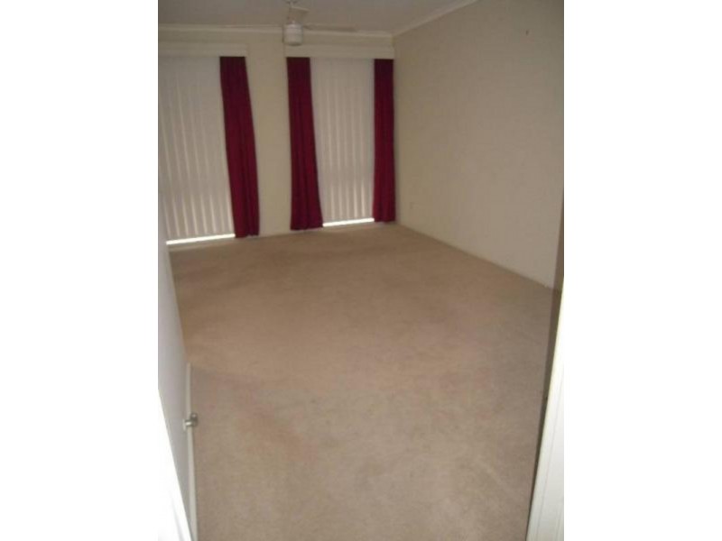 9 Yallarah Street, St Helens Park NSW 2560