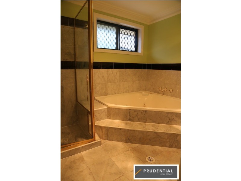 6 Hyalin Place, Eagle Vale NSW 2558