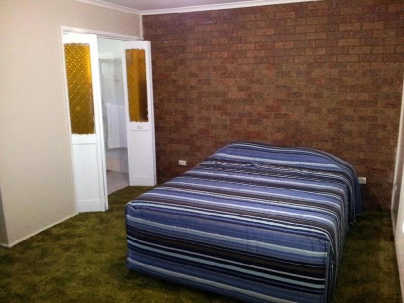 24 Elouera Cres, Woodbine NSW 2560