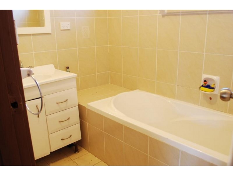 4 Perrumba Pl, Bradbury NSW 2560