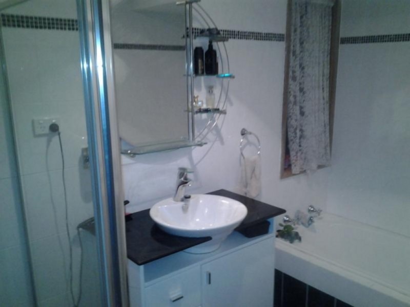 13 Ferdinand Place, Rosemeadow NSW 2560