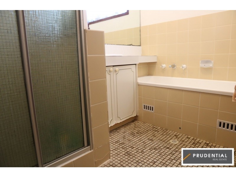 11 Hudson Place, Ingleburn NSW 2565