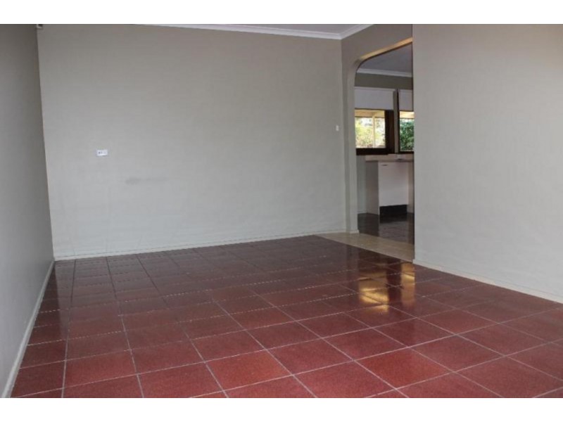 10 Peggotty Avenue, Ambarvale NSW 2560