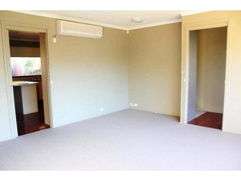 10 Peggotty Avenue, Ambarvale NSW 2560