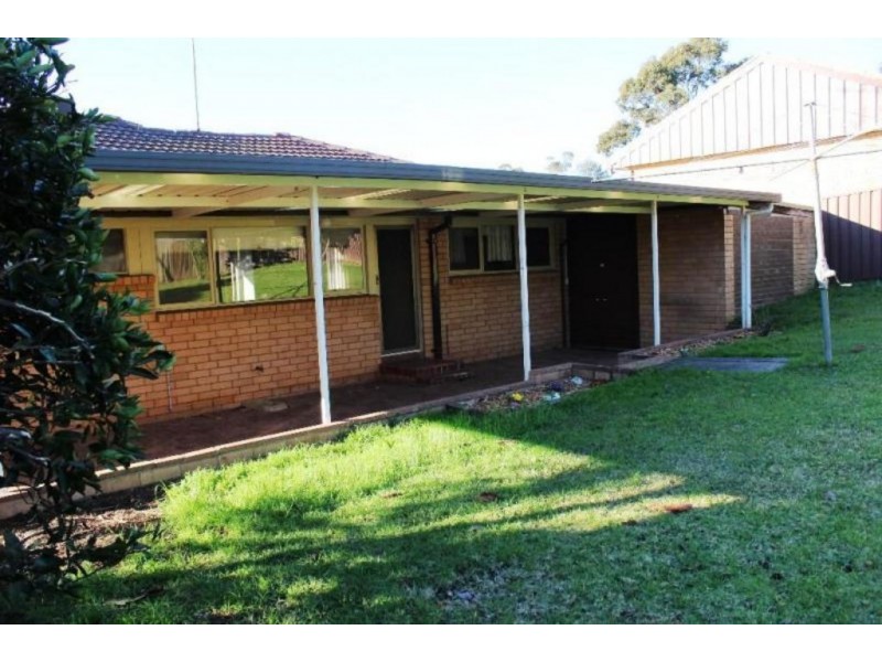 10 Peggotty Avenue, Ambarvale NSW 2560