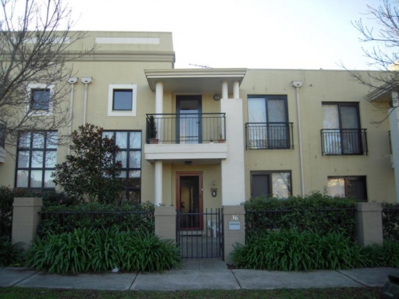 36 Parkside Crescent, Campbelltown NSW 2560