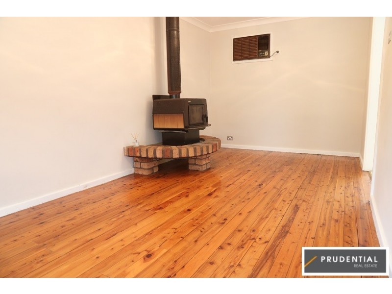 10 Lewis Street, Bradbury NSW 2560