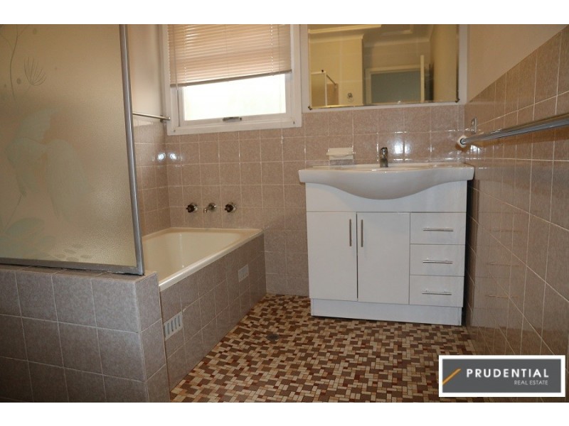 10 Lewis Street, Bradbury NSW 2560