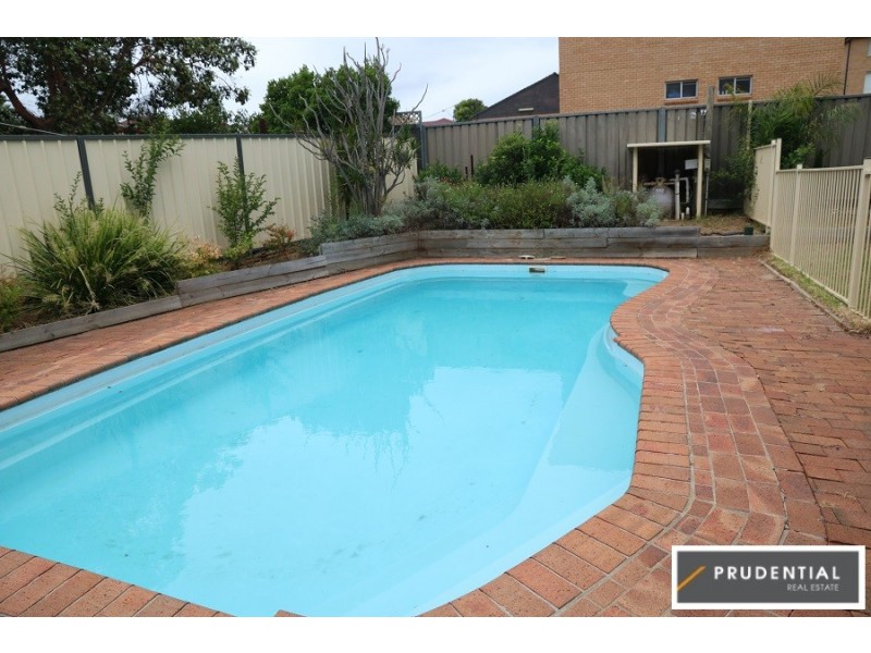 10 Lewis Street, Bradbury NSW 2560