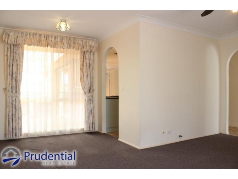 15 Elliott Place, St Helens Park NSW 2560