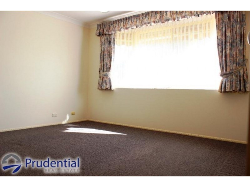 15 Elliott Place, St Helens Park NSW 2560