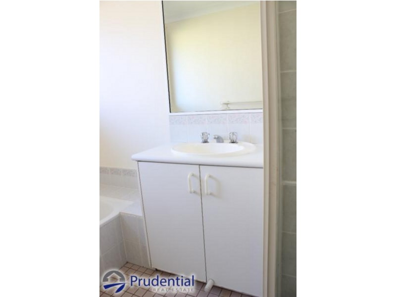 15 Elliott Place, St Helens Park NSW 2560