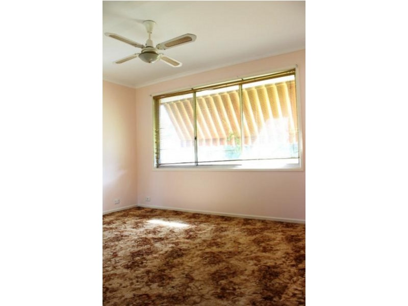 10 Crispsparkle Drive, Ambarvale NSW 2560