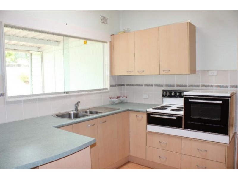 3 Ronald Street, Campbelltown NSW 2560