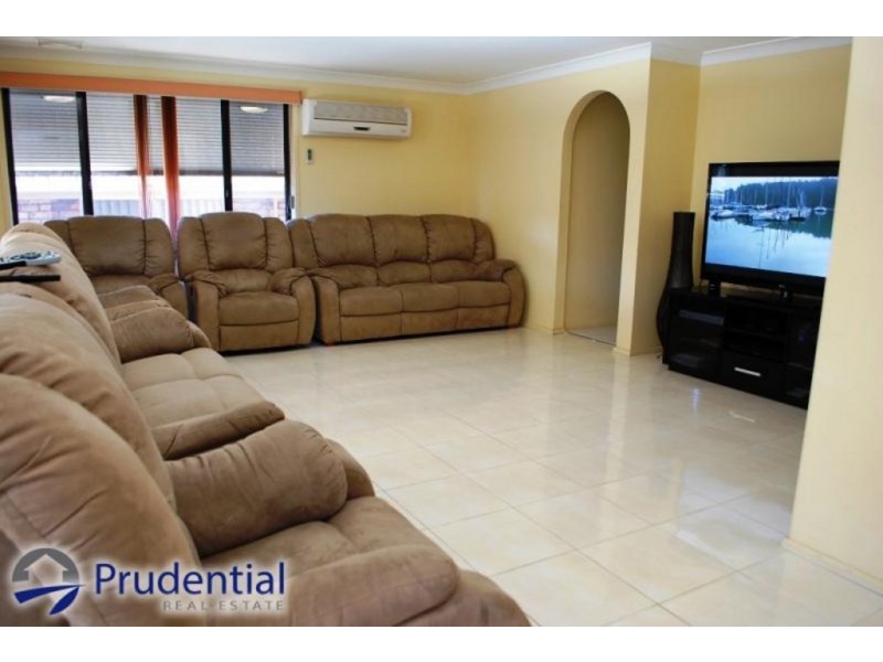 1 Danburite Place, Eagle Vale NSW 2558