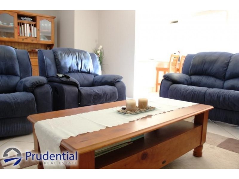 32 St Helens Park Drive, St Helens Park NSW 2560