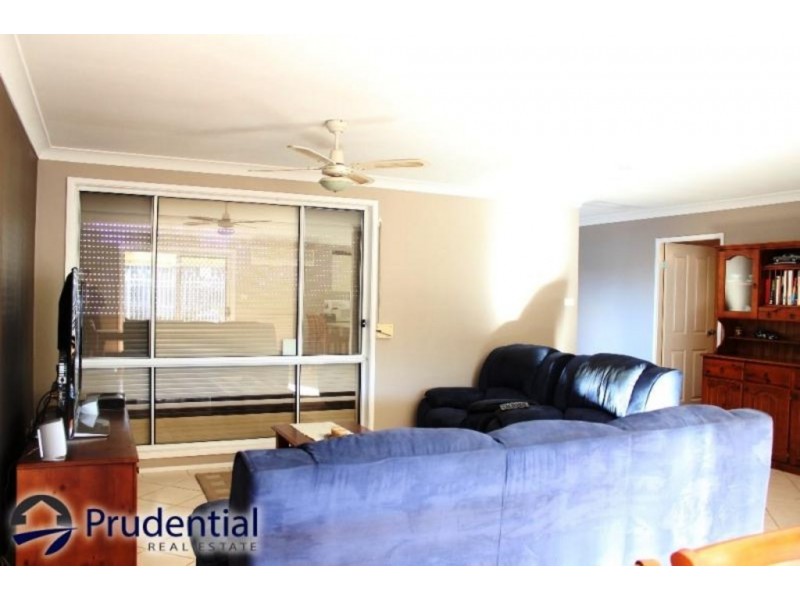 32 St Helens Park Drive, St Helens Park NSW 2560