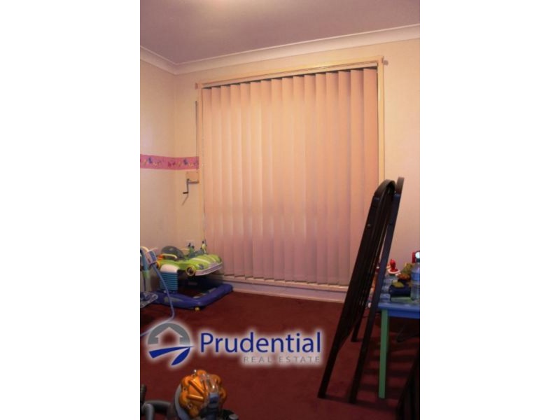 32 St Helens Park Drive, St Helens Park NSW 2560