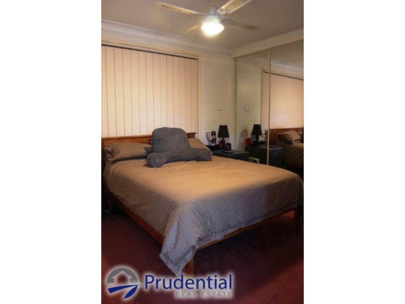 32 St Helens Park Drive, St Helens Park NSW 2560