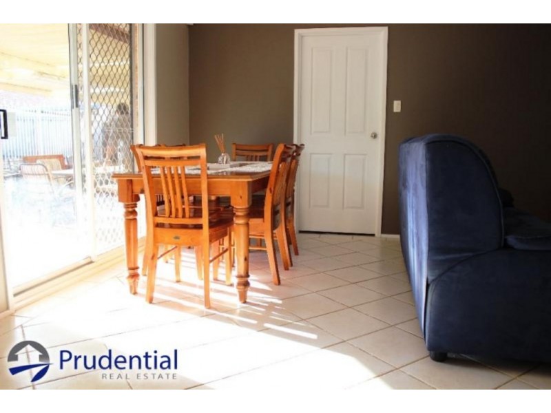 32 St Helens Park Drive, St Helens Park NSW 2560