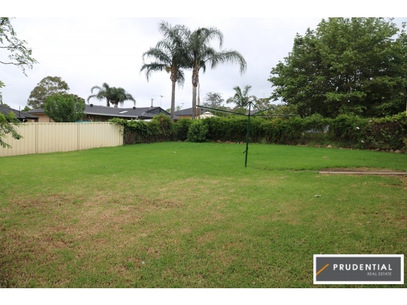 4 Omaru Cr, Bradbury NSW 2560