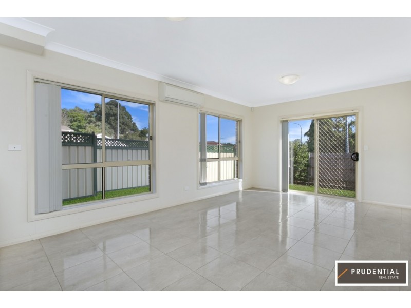 7/4 Feldspar Road, Eagle Vale NSW 2558