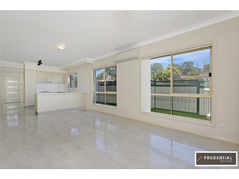 7/4 Feldspar Road, Eagle Vale NSW 2558