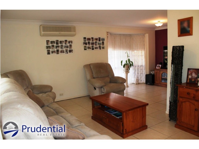 2 Fitton Place, St Helens Park NSW 2560