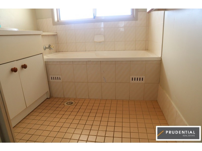 1 Opal Pl, Eagle Vale NSW 2558