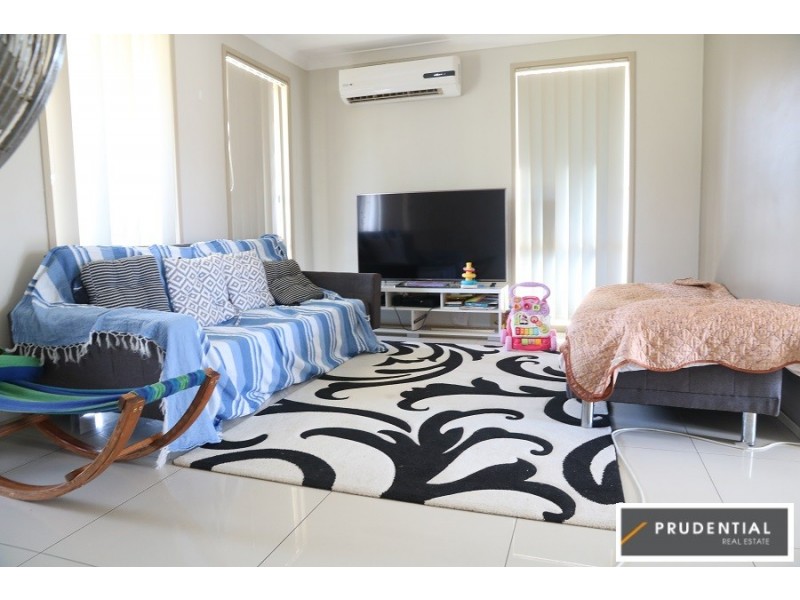 1 Opal Pl, Eagle Vale NSW 2558