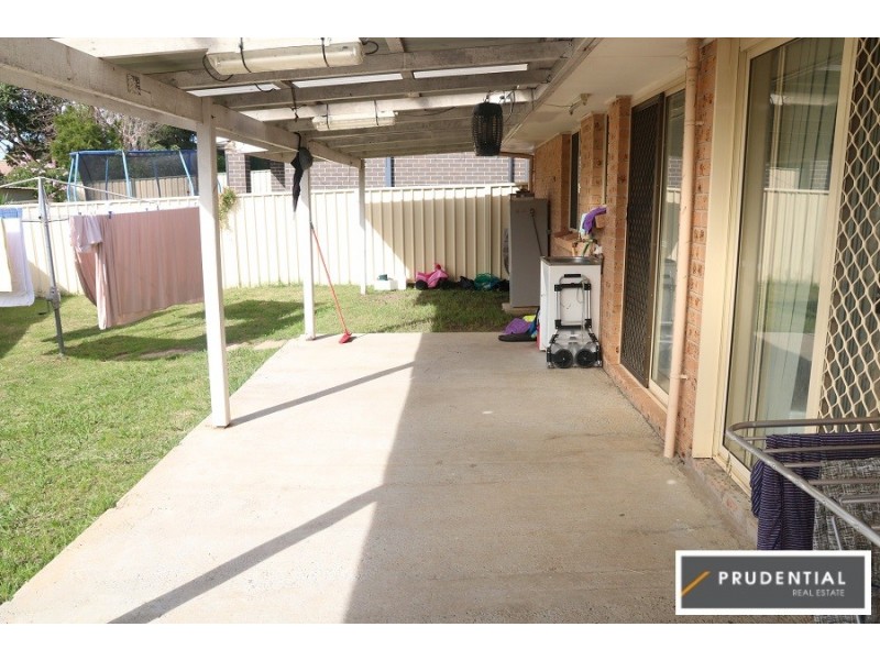 1 Opal Pl, Eagle Vale NSW 2558