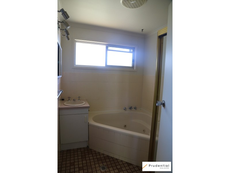 12 Kings Way, Goulburn NSW 2580
