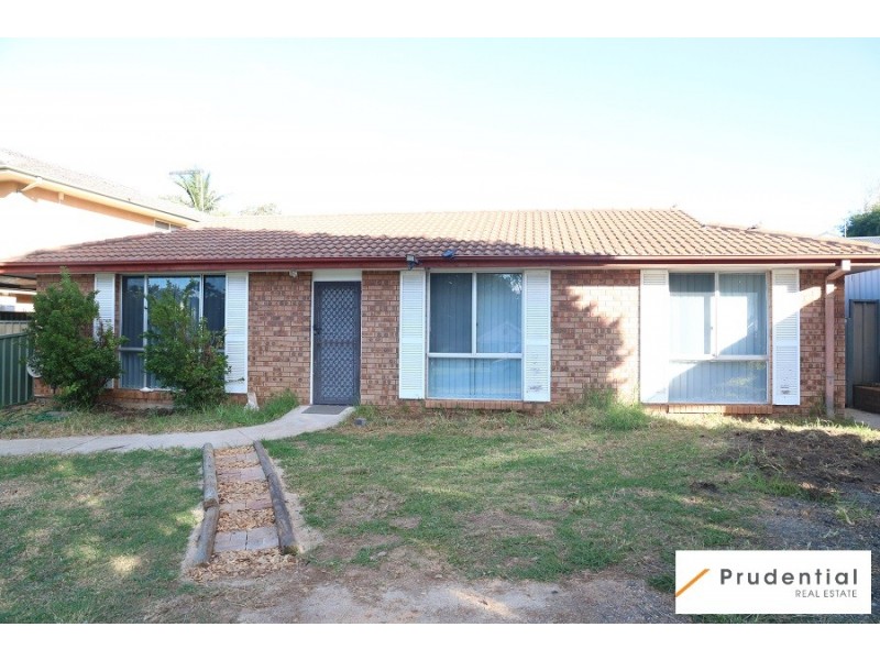 15 Sapphire Pl, Eagle Vale NSW 2558