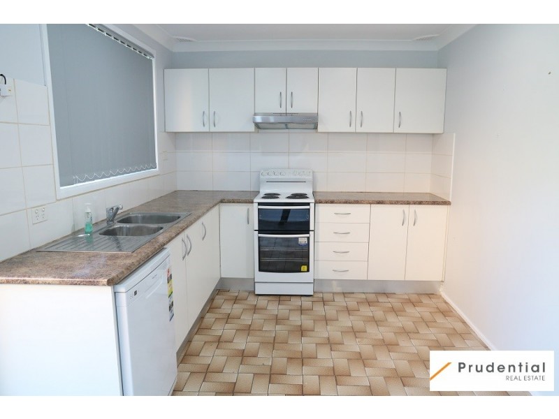 15 Sapphire Pl, Eagle Vale NSW 2558