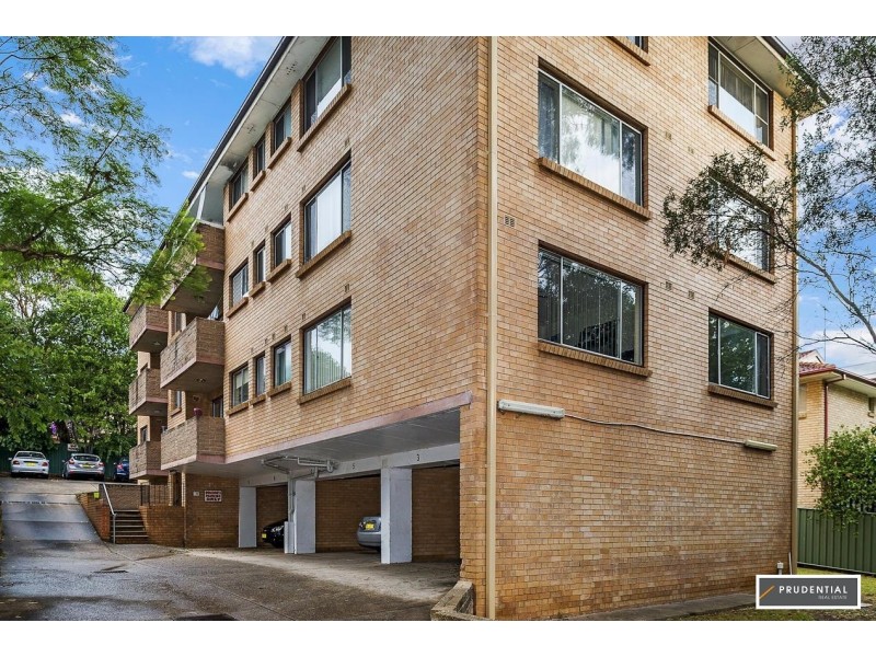 2/28 Moore Street, Campbelltown NSW 2560