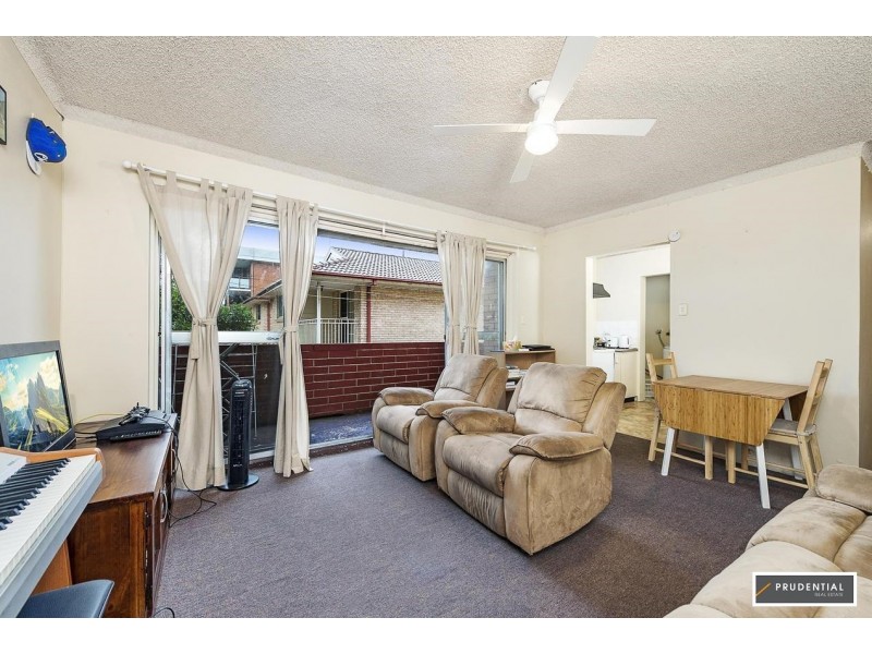 2/28 Moore Street, Campbelltown NSW 2560