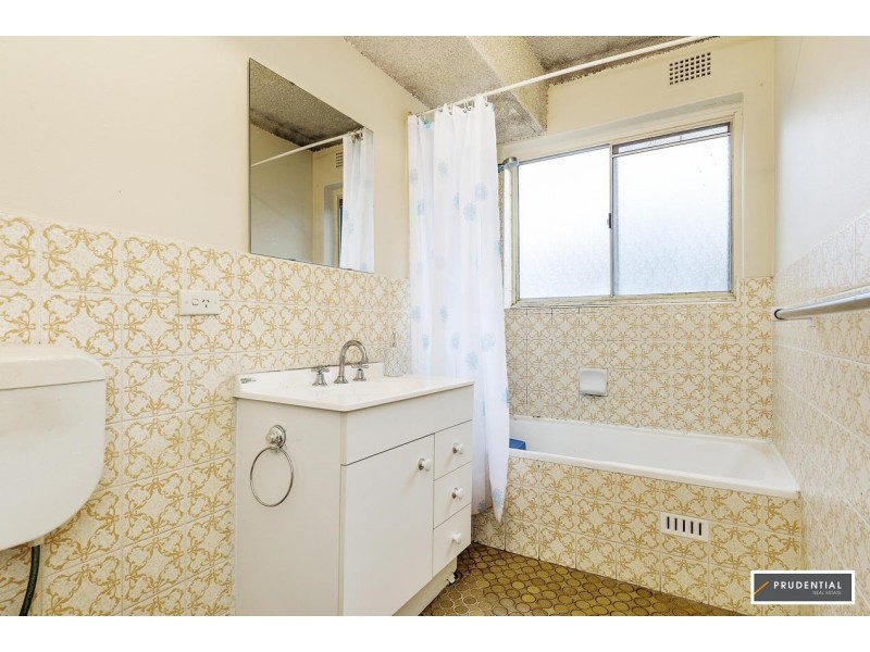 2/28 Moore Street, Campbelltown NSW 2560