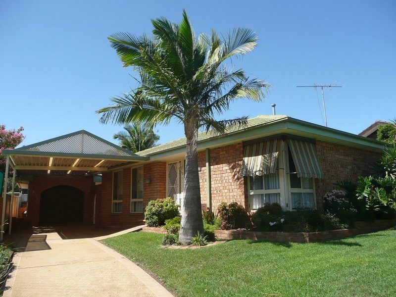 10 Kullaroo Ave, Bradbury NSW 2560