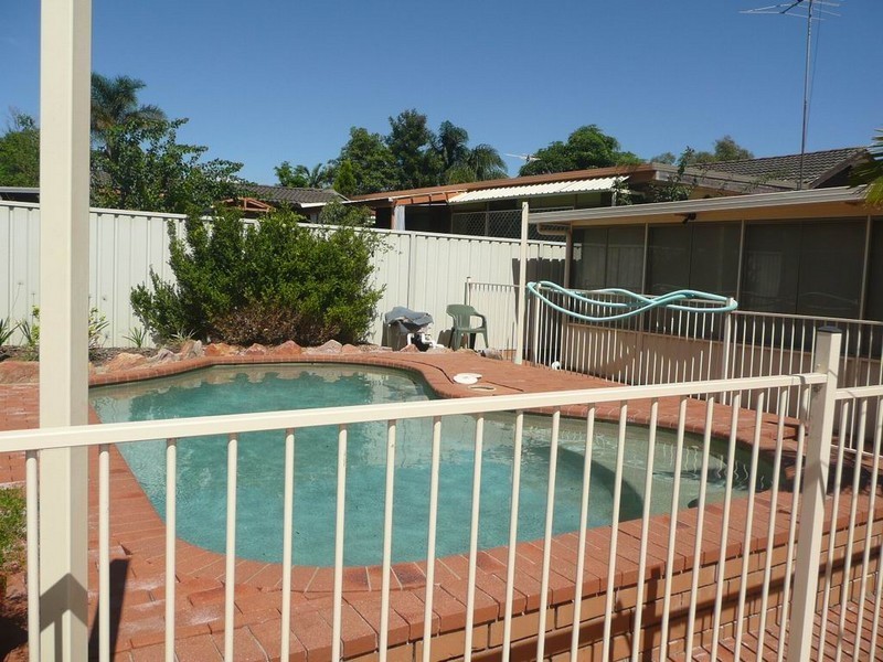 10 Kullaroo Ave, Bradbury NSW 2560