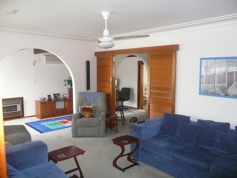 6 Lewin Crescent, Bradbury NSW 2560