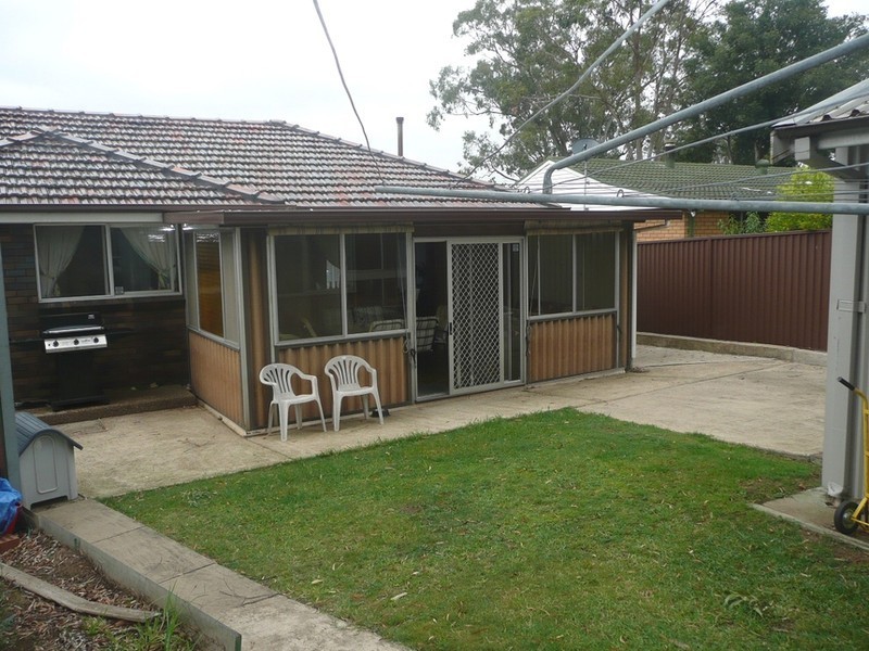 6 Lewin Crescent, Bradbury NSW 2560