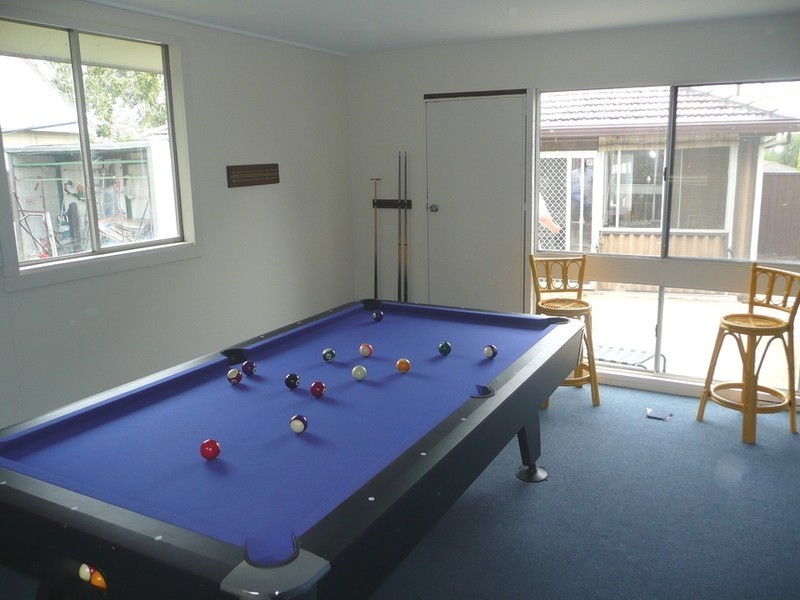 6 Lewin Crescent, Bradbury NSW 2560