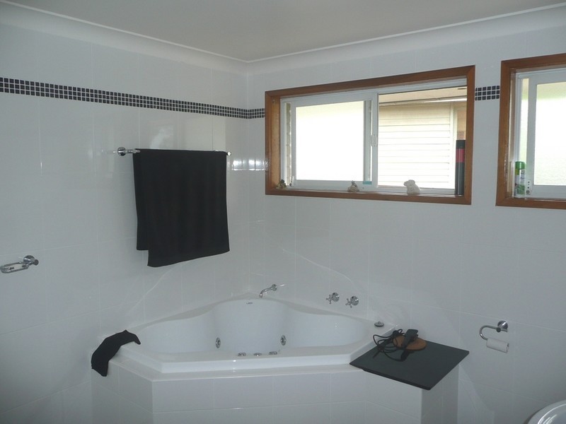 6 Lewin Crescent, Bradbury NSW 2560